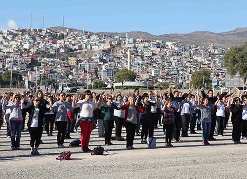 Bayraklı'da dev Türk bayrağı oluşturulacak