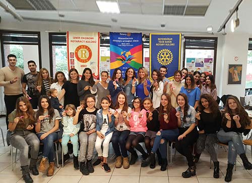 İzmir  Ekonomi Rotaract Kulübünden Çocuklara Umut Projesi
