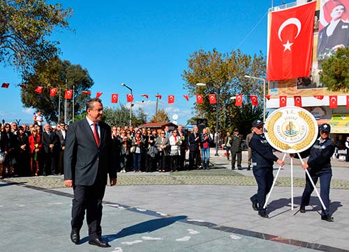 DİKİLİ'DE 92. YIL COŞKUSU