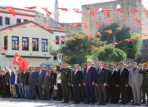 'Cumhuriyet Ateşi', Çeşme'yi aydınlattı