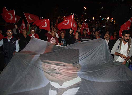 Narlıdereyi Cumhuriyet meşaleleri aydınlattı