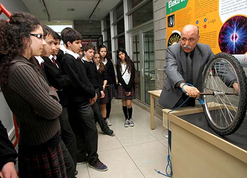 Karşıyakada Bilim Şenliği yapılacak