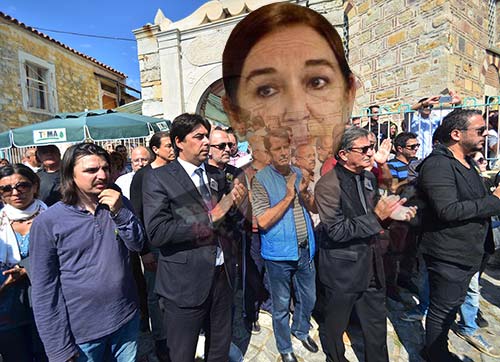 FOÇA AŞIĞI TOMRİS İNCER ALKIŞLARLA UĞURLANDI