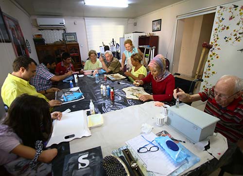 Bayraklıda engelliler hem meslek hem de iş sahibi oluyor