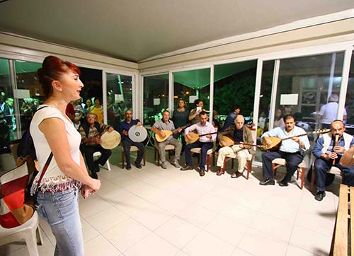 Bayraklı Korolarına taze kan