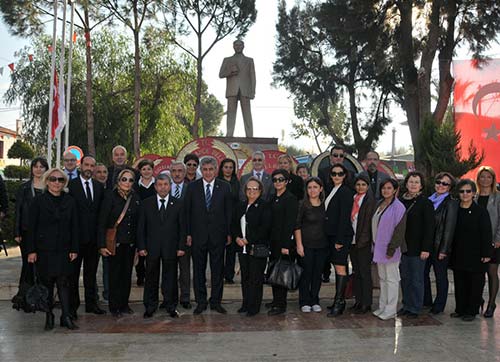 Güzelbahçede Atatürke anıtlı anma