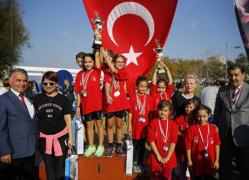 Ata'ları için koştular