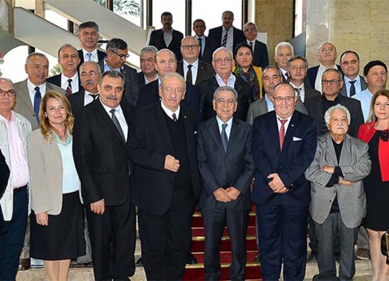 Hükümetle belediye etle tırnak gibidir