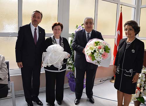 300ü aşkın yoğun bakım yatağı ile  hizmet veriyor