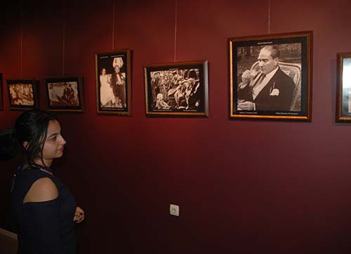 Ege Meslek Yüksekokulu Sanat Galerisinde  Atatürk Fotoğrafları Sergisi