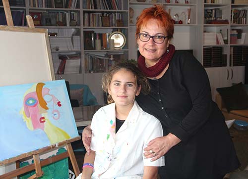 Küçük ressam Azra, üçüncü kişisel sergisine hazırlanıyor