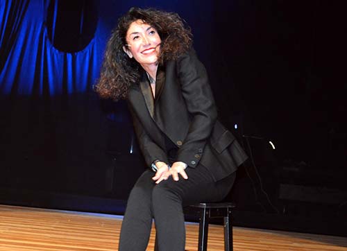 Yerli Yersiz Bir Kabare