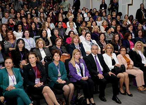 Kadının sesini İzmirden duyurdular