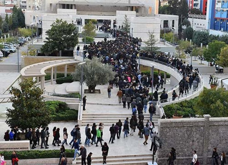 İzmirde Mujica izdihamı