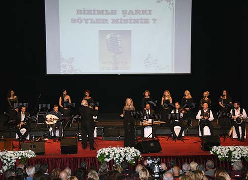 BİZİMLE ŞARKI SÖYLER MİSİNİZ?