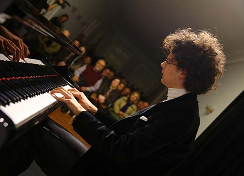 Piyanonun Küçük Prensi büyüledi