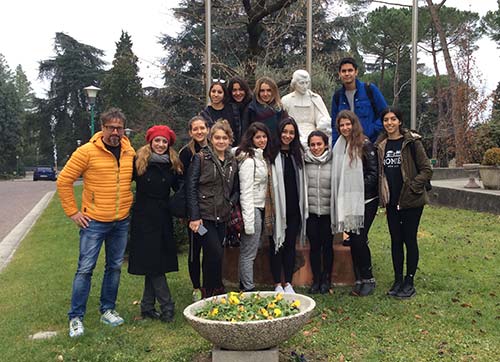 Saint-Josephliler, Venedikte bulunan Istituti Paritari Filippini ziyaret etti