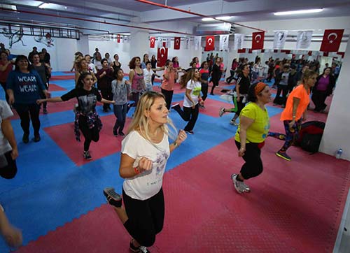 Bayraklıda Bokwa ve Zumba rüzgarı