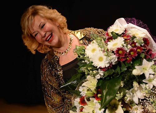 Gülsin Onay'a büyük ilgi