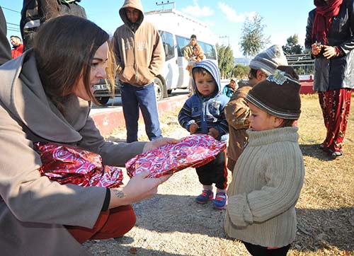 SURİYELİ ÇOCUKLARA YILBAŞI SÜRPRİZİ