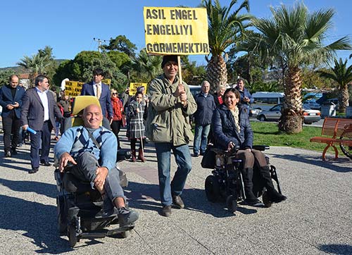 FOÇA, ENGELİN FARKINDA !