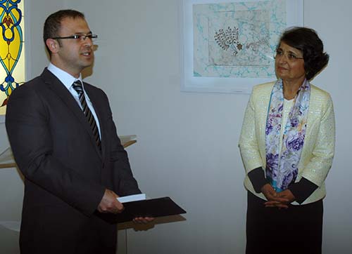 Ustanın çırağına el verdiği sergi