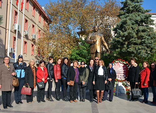 BERGAMADA KADINLARA SEÇME VE SEÇİLME HAKKININ VERİLİŞ YILDÖNÜMÜ KUTLANDI