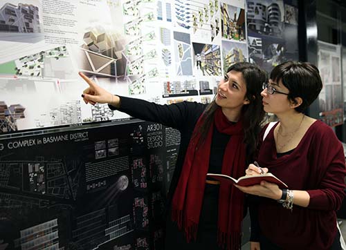 İzmir, Akdenize ışık tutacak