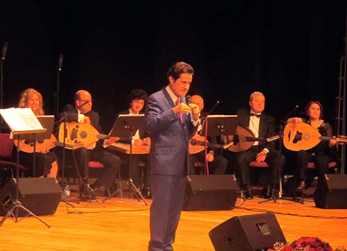 Zekai Tunca Sevgi Şarkılarını İzmirliler için seslendirdi