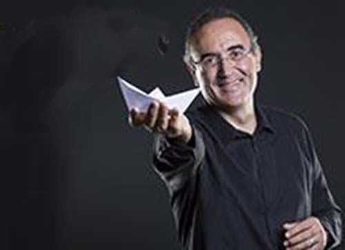 Akından Bir Çift Güvercin gösterisi