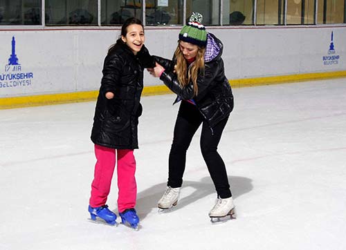 engellilere buz pateni sürprizi