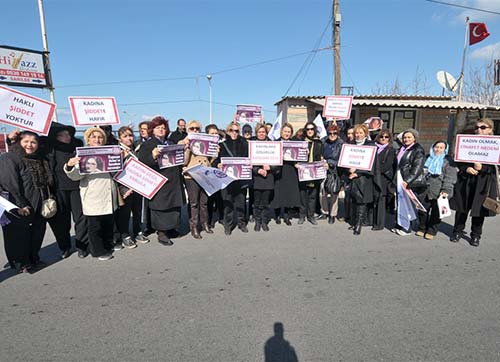 Güzelbahçeli kadınlar Özgecan için yürüdü