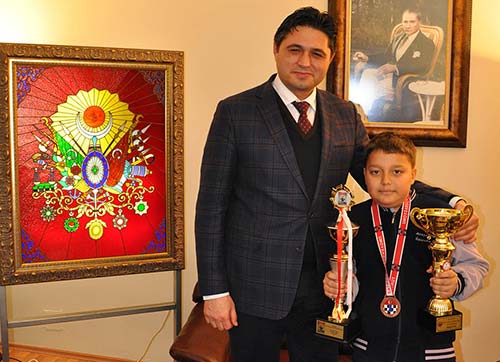 BAŞARISINI BAŞKAN ACAR İLE PAYLAŞTI 