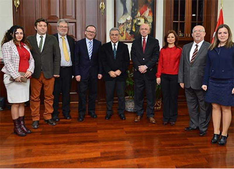 İzmire IFAJ övgüsü