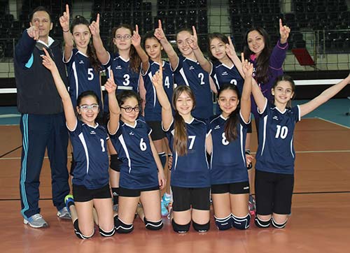 Voleybol Küçük Kızlarda İFK İzmir Birincisi