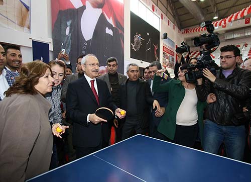 Bayraklıya yakışan spor salonu!