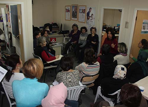 Karabağlarda kadına şiddete hayır semineri 