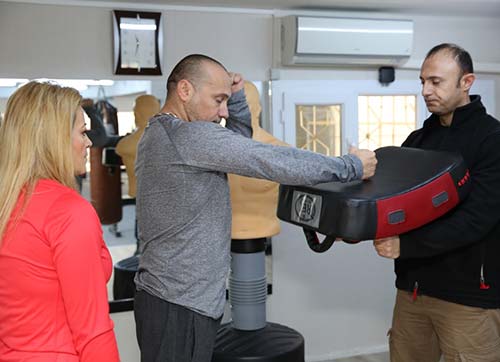 Kadına şiddet acizliktir, acizlere karşı gardını al