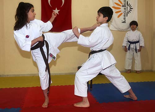 Karabağlar'ın sporcuları madalyaya doymuyorlar