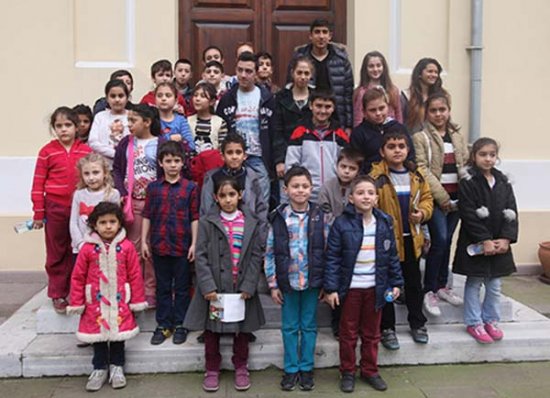 Başkan Selvitopundan çocuklara karne hediyesi