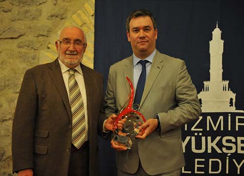 TSYDden Piriştinaya özel ödül