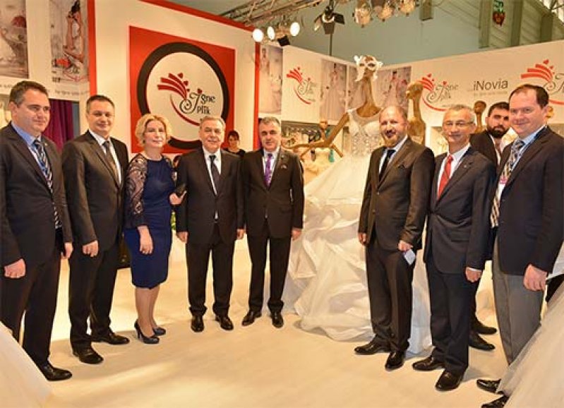  Gelinliğin başkentinde muhteşem buluşma