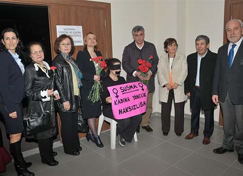 Güzelbahçeli kadınlar Kadına şiddete hayır dedi  