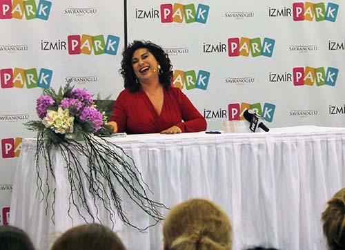 NİLGÜN BELGÜNDEN İZMİR PARKTA SAMİMİ İTİRAFLAR