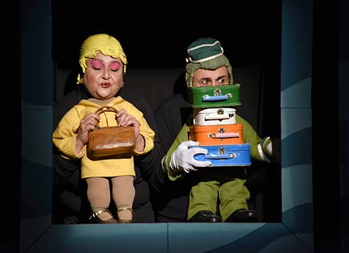 YENGEÇ OTELİ KUKLA OYUNU ALİAĞADA SAHNELENDİ