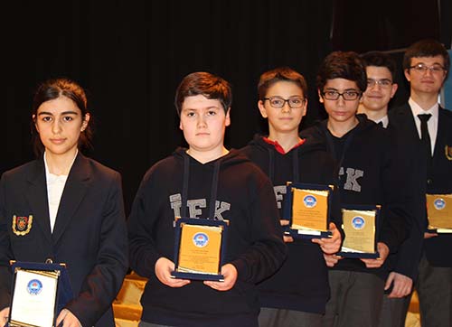 İFK EGE BÖLGESİ MATEMATİK YARIŞMASINDA LİSELERDE BİRİNCİ, ORTA OKULLARDA İKİNCİ