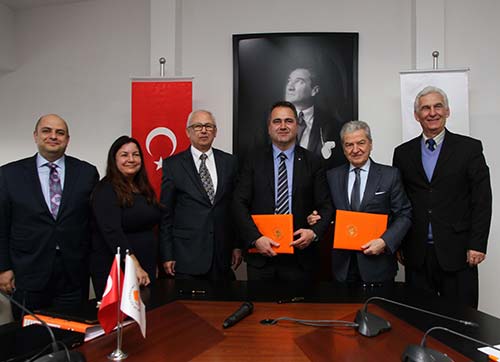 İZMİRLİ AVUKATLAR İZMİR EKONOMİDE YÜKSEK LİSANSTA