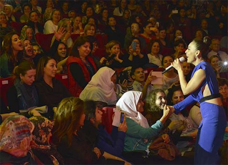 İzmirde Ziynet Sali fırtınası