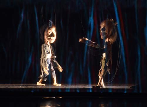 3 BOYUTLU KUKLA GÖSTERİSİ ALİAĞADA SAHNELENDİ