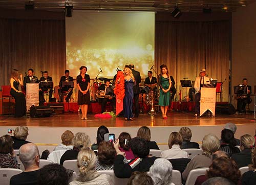 Karantinalı Despina büyüledi